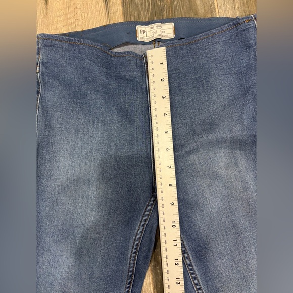 FREE PEOPLE PULL ON FLARE LEG JEANS W28 - Picture 7 of 11